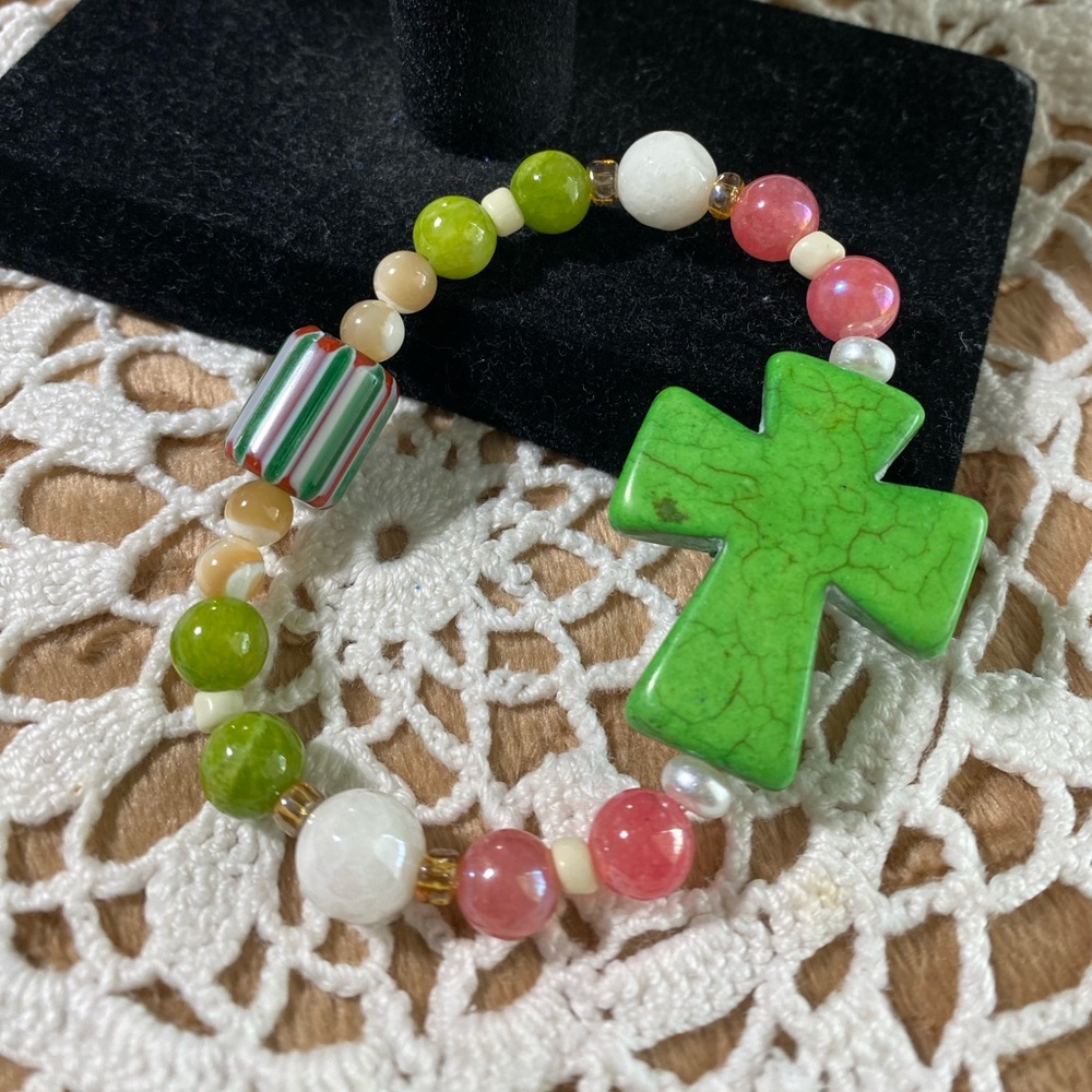 Hand crafted stretch beads bracelet. - Picture 4 of 15